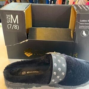 Rocawear size‎ 7/8 med ladies slippers indoor /outside. Sole  black